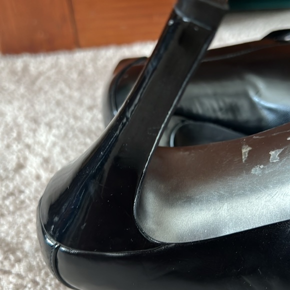 Woman’s Tahari Larry High Heels Size 6 Never Worn - Picture 4 of 5